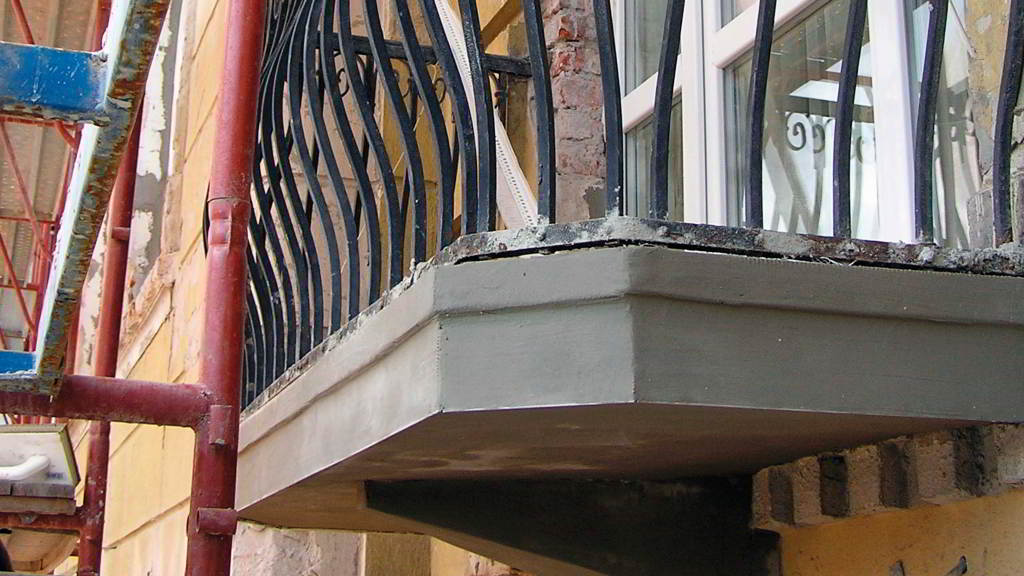 Zrekonštruovaný betónový balkón
